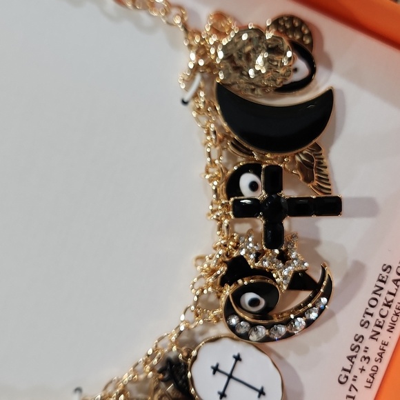 🔹️Piper k🔹️Gold and Black Charm Halloween Theme 17" Glass Stone Necklace - Picture 5 of 5